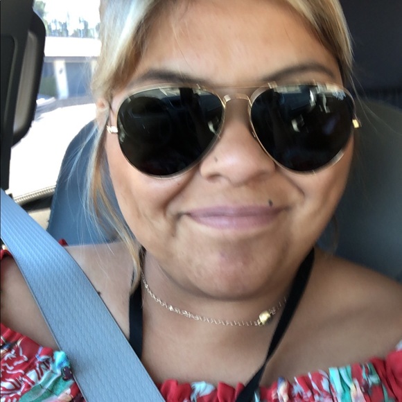 Meet your Posher, Claudia - Picture 2 of 4